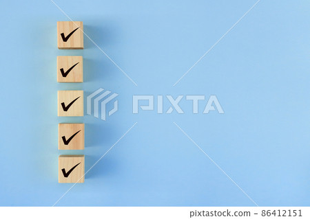 Building blocks with a check mark 2 86412151