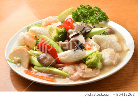 Stir-fried seafood and vegetables with miso 86412268