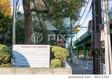 In front of Tokyo Dental College Hospital / Tokyo 86412343