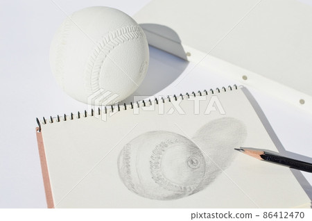 在速寫本上繪製的球圖 在速寫本上繪製的球圖 86412470