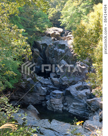 Welded tuff in the Mizonokuchi River valley in Soo City Welded tuff in the Mizonokuchi River valley in Soo City 86414494