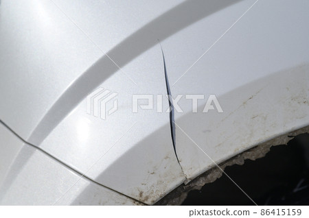 Car bumper crack 86415159