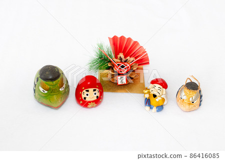 門松、佛法、惠比壽、哆來雕像 門松、佛法、惠比壽、哆來雕像 86416085