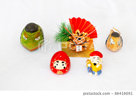 門松、佛法、惠比壽、哆來雕像 門松、佛法、惠比壽、哆來雕像 86416091