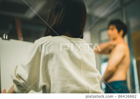 畫一個光著膀子的男模特 86416662