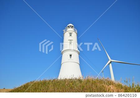 Kaketsuka Lighthouse, Iwata City, Shizuoka Prefecture, windmills and blue sky 86420110