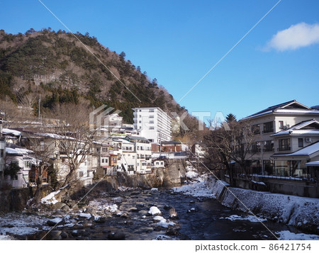 Shiobara Onsen Town and Hoki River in winter Shiobara Onsen Town and Hoki River in winter 86421754