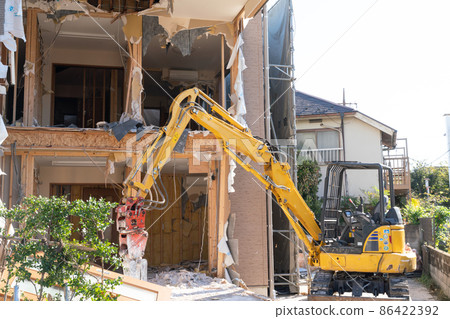 House demolition House demolition 86422392