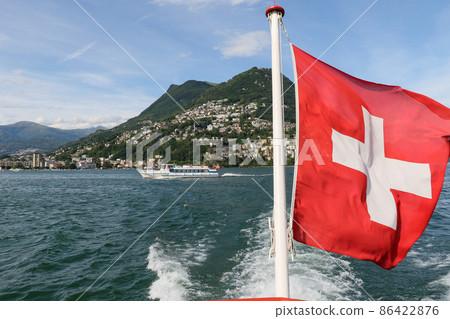 查看從瑞士盧加諾湖盧加諾遊船 86422876