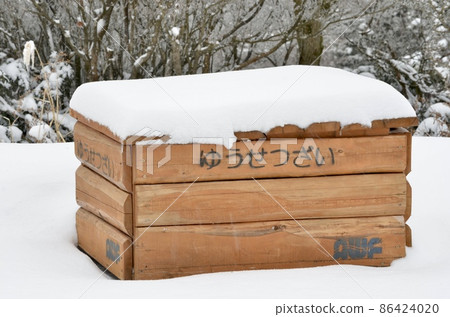 Snow melting agent on the shoulder of the winter road 86424020