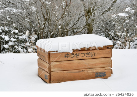 Snow melting agent on the shoulder of the winter road Snow melting agent on the shoulder of the winter road 86424026