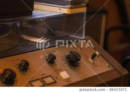 Old commercial record player 86425071