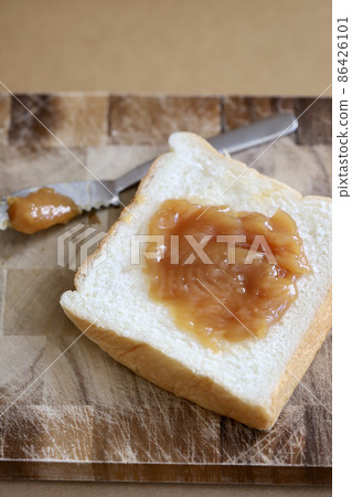Plenty of peanut cream spread on bread Plenty of peanut cream spread on bread 86426101