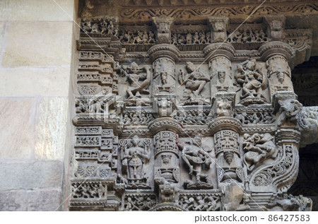 Carved idols on the Vadodara Bhagol also known as the Western gate, located in Dabhoi, Gujarat, India 86427583