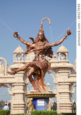 Statue of Dancing Shiva as Nataraja at gate of Nilkanthdham, Swaminarayan temple complex, Poicha, Poicha, Gujarat, India 86427649