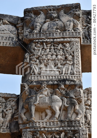 Stupa No 1, West Gateway, Right Pillar, Three Griffins, Men on Horses, Gautama's Bodhi Tree. World Heritage Site, Sanchi, Madhya Pradesh, India Stupa No 1, West Gateway, Right Pillar, Three Griffins, Men on Horses, Gautama's Bodhi Tree. World Heritage Site, Sanchi, Madhya Pradesh, India 86427793