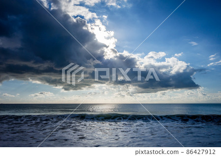 Cloudy seascape view from a beach at sunset Cloudy seascape view from a beach at sunset 86427912