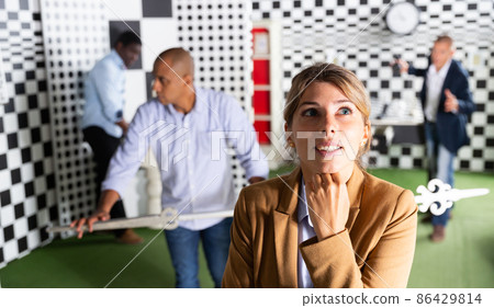 Woman having good idea in escape room 86429814
