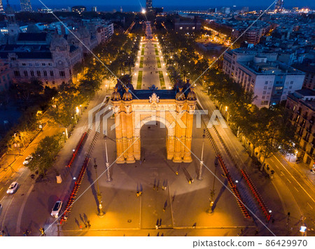 Aerial view of Arc de Triomf, Barcelona 86429970