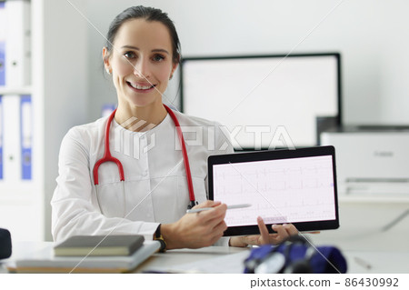 Doctor cardiologist showing electrocardiogram on digital tablet Doctor cardiologist showing electrocardiogram on digital tablet 86430992