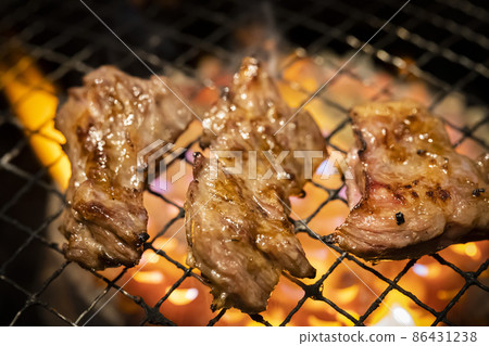 Japanese black beef ribs roasted on a roaster 86431238