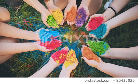 Holi paints in the hands of girls. Hands in a circle. Holi paints in the hands of girls. Hands in a circle. 86433026