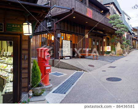 有馬溫泉街景（黃昏的湯本坂） 86436581