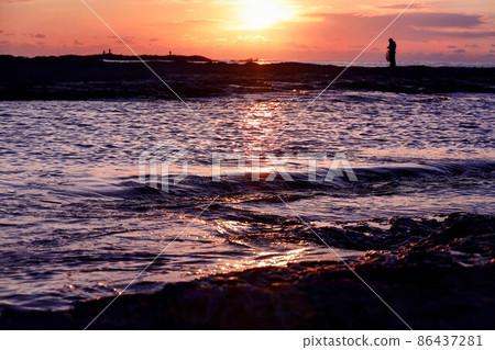 View of the first sunrise of Nachikatsuura Town, Wakayama Prefecture View of the first sunrise of Nachikatsuura Town, Wakayama Prefecture 86437281