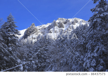 Yatsugatake scenery in the midwinter Yatsugatake scenery in the midwinter 86437573