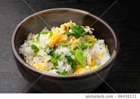 Mixed rice with rape blossoms 86438111
