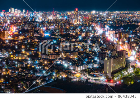 從名古屋市東山天空塔看名古屋站夜景 從名古屋市東山天空塔看名古屋站夜景 86438343
