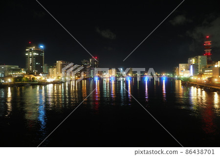 從龍太橋看到的信濃川夜景 從龍太橋看到的信濃川夜景 86438701