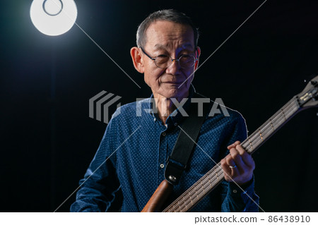 資深男音樂家現場直播 資深男音樂家現場直播 86438910