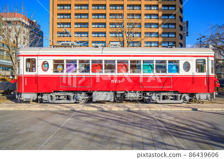 Gifu City Gifu Station Square Meitetsu Mo 510 type preservation vehicle (New Year's decoration specification) and tram stop site 86439606