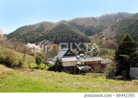 古老的民居和日本最好的里山風景 古老的民居和日本最好的里山風景 86442765