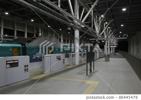 夜間北海道新幹線：新函館北斗站月台（因施工停運，最後一班） 86445478