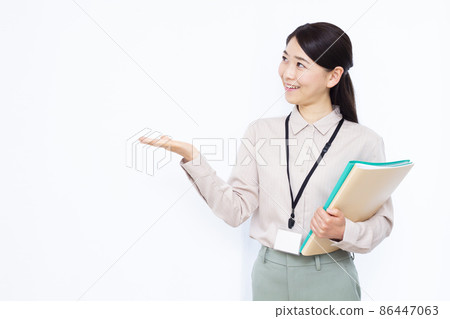 一位三十多歲的女商人介紹 86447063