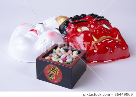 Beans and masks on Setsubun day 86449069