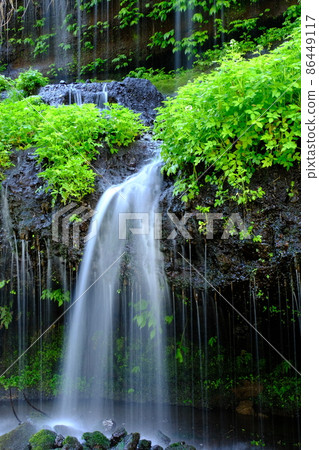 清流鶴市，通往太郎次郎瀑布的道路 86449117