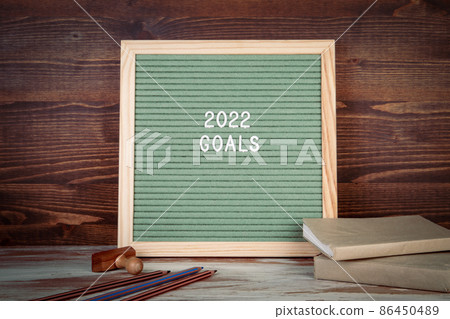 2022 Goals. English text on a letter Board. Office desk 2022 Goals. English text on a letter Board. Office desk 86450489