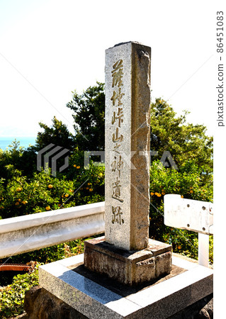 Satta Pass stone monument Satta Pass stone monument 86451083