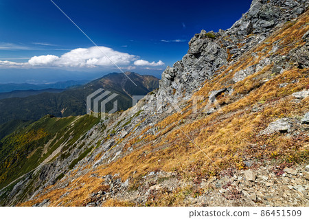 南阿爾卑斯山北嶽山頂的紅葉和千丈岳 86451509