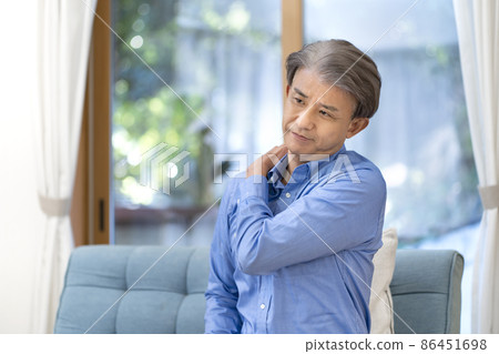 有肩痛的中間人 肩痛 86451698