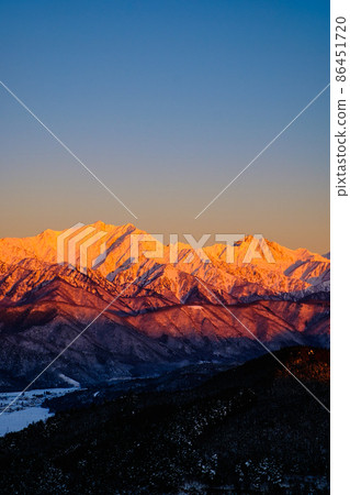 在 Morgenroth 染色的鹿島耶利加岳和五龍岳(冬季來自高加利山) 在 Morgenroth 染色的鹿島耶利加岳和五龍岳(冬季來自高加利山) 86451720