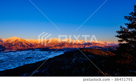 Northern Alps / Winter Dawn (from Takagariyama, Omachi City) 86451791