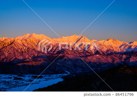 在 Morgenroth 染色的 Jiigatake Mt. Kashimayarigadake Mt. Goryu(從冬天的高加里山) 在 Morgenroth 染色的 Jiigatake Mt. Kashimayarigadake Mt. Goryu(從冬天的高加里山) 86451796