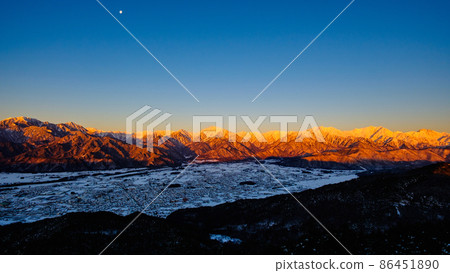 Northern Alps / Winter Dawn (from Takagariyama, Omachi City) 86451890
