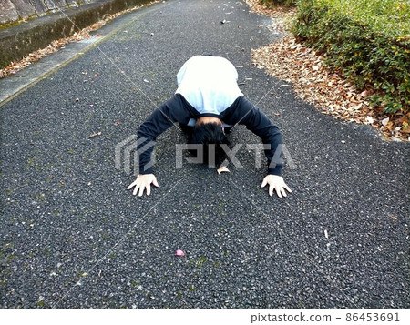 Sit down and apologize 86453691