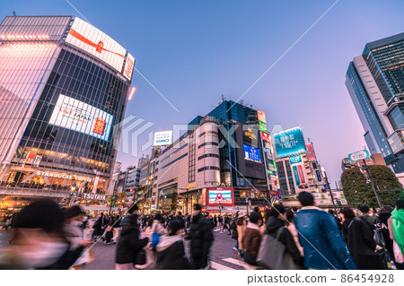 日本東京都市風景 全國首次超過 90,000 人。東京首個超過2萬人,床位使用率51.4%。從宣言中維持政府...... = 2天 日本東京都市風景 全國首次超過 90,000 人。東京首個超過2萬人,床位使用率51.4%。從宣言中維持政府...... = 2天 86454928