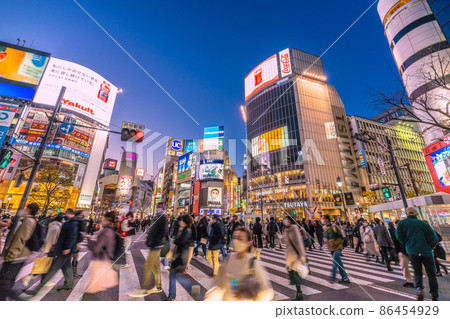 日本東京都市風景 全國首次超過 90,000 人。東京首個超過2萬人,床位使用率51.4%。從宣言中維持政府...... = 2天 日本東京都市風景 全國首次超過 90,000 人。東京首個超過2萬人,床位使用率51.4%。從宣言中維持政府...... = 2天 86454929